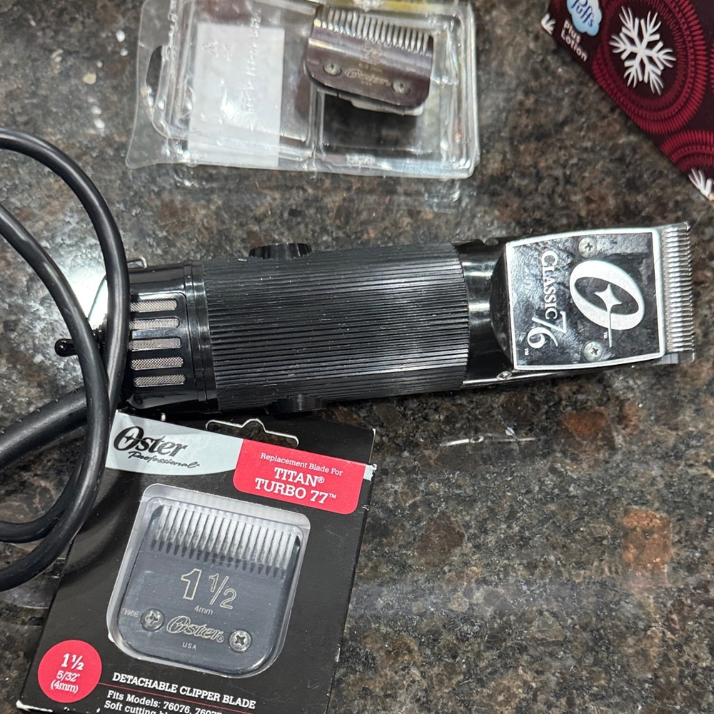 Oster Classic 76 Black Professional Clipper